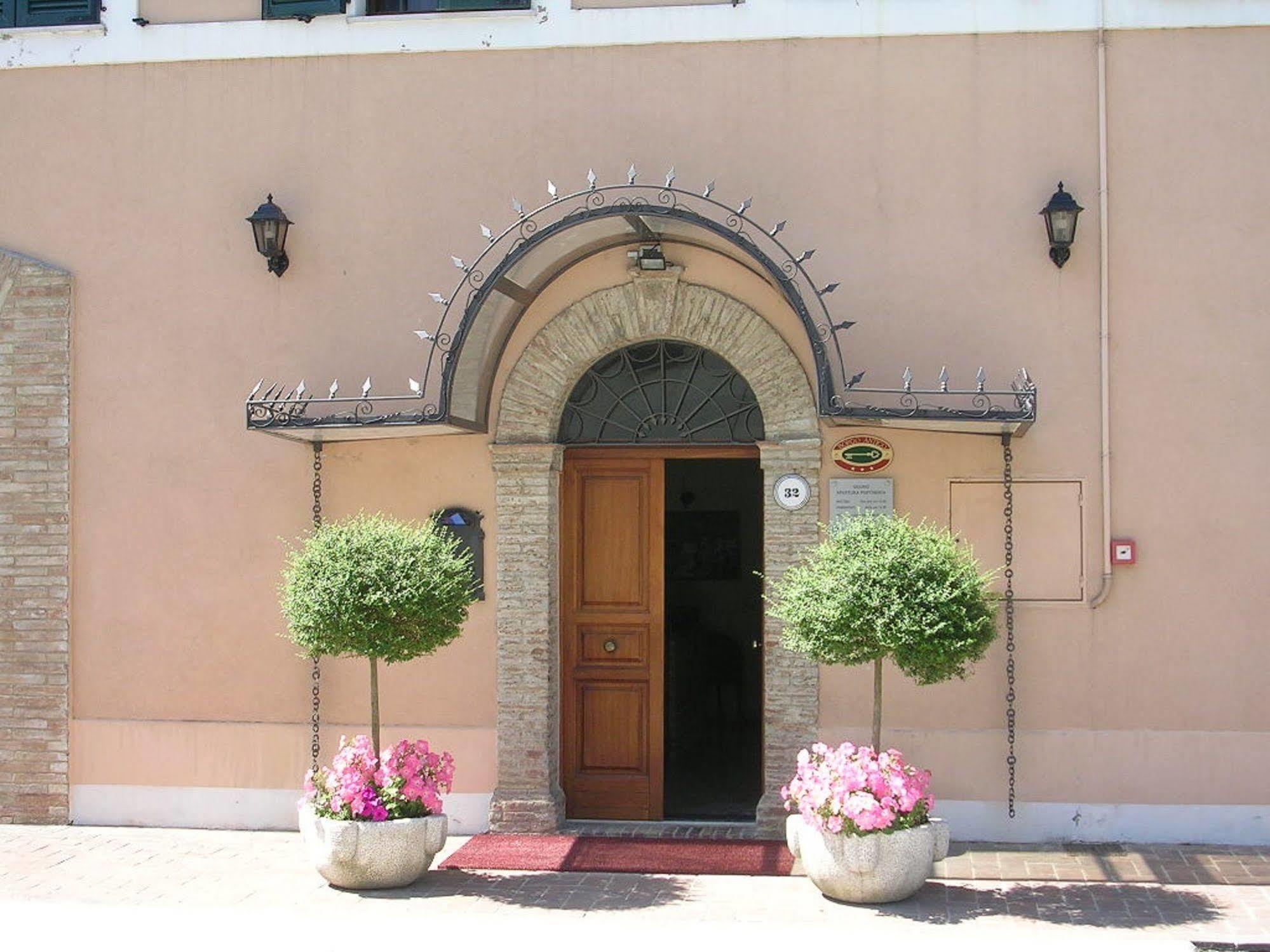 פבריאנו Hotel Borgo Antico מראה חיצוני תמונה